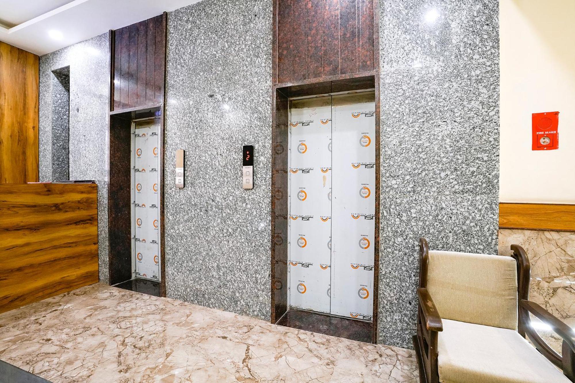 Fabhotel 7 Square - Nr Bkc Mumbai Exterior foto